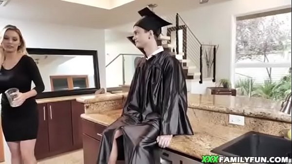 COGIENDO DESPUES DE LA GRADUACIÓN