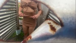 se deja grabar en la cabina de playa