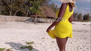 Looking for someone to fuck at the beach