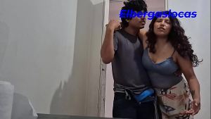 Al salir de la fiesta ella se puso muy cachonda y quizo empezar a follar como ninfomana, asi que hicimos el amor toda la noche.