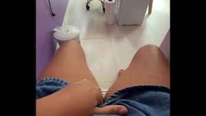 follandome el coño en publico enfrente de mis clientes