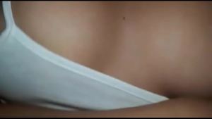 Colegiala quiere que le chupe las tetas