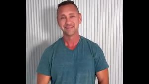 TheLuckyStepdad hilarious Bucky’s bathroom encounter!  A fan’s surprise recognition turns into a funny momen …