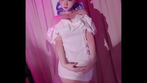 Jede Kurve und jeder Zentimeter Haut wurde sorgfältig modelliert, um deinem inneren Ideal nahe zu kommen.