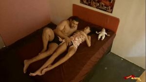 Meu padrasto invadiu Meu quarto é comeu meu cu