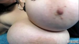 Huge natural Boobs babe in Spandex Sexy Bouncing Boobs