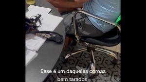 Corno levou Belinha na casa do amigo e ele fudeu com ela