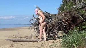 Hidden fuck on beach