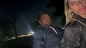 ESPOSA DANDO PRO AMIGO DO CORNO NA PRAIA