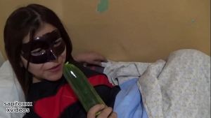masturbando con un pepino a la traviesa de mi sobrina, mas videos en mi red o sheer