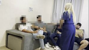 GANGBANG EN BANCO DE ESPERMA