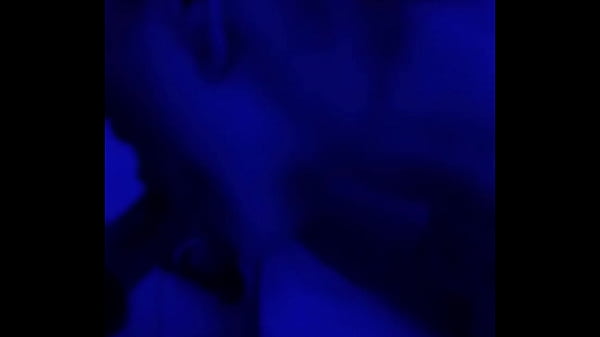 Colombiana me da una mamada y me mueve su culo y vagina