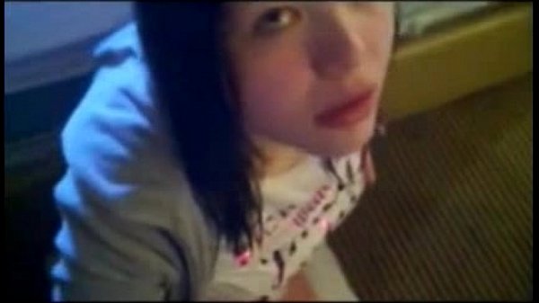 Emo girl 18 yrs sucking Cock