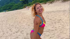 Sexo na praia – levei a loira pro meio das pedras e comi ela com o pau cheio de areia
