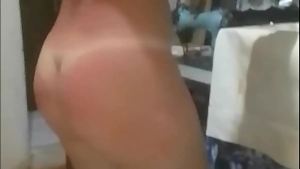 Chegou da praia e foi logo comer a bundinha