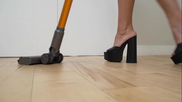 Cute Housekeeper Lilith Grace Takes An Intense Anal Slamming From Hung Hotel Guest GP3297