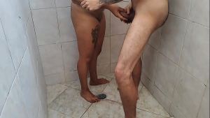 Fanny Prado transando no chuveiro e levando leitada na cama