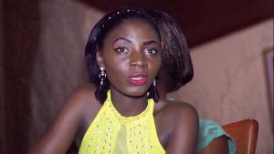 A fairly strange way of the reality TV star in full program with the sexy journalist with a big cock who discovers her tight ass on the set. In full on XVIDEOS RED