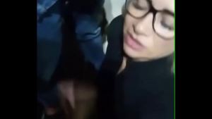 Estava caminhando pela praia de madrugada, encontrei dois machos, chupei os paus deles e tomei leitinho