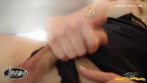 Jesse’s night in Vegas is spent with some knob rubbing in her hotel room