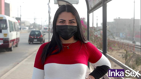 La SUPER CULONA VENEZOLANA Ginezflowrs perdida en Lima prueba su primera polla negra con moreno desconocido