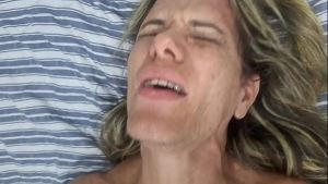 NEGÃO DOTADO TRANSA COM A MEIA IRMÃ