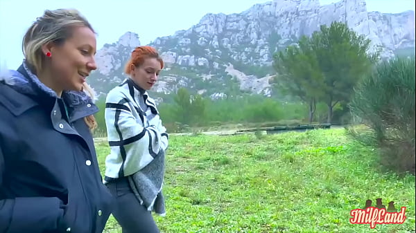 Stella et Emmanuelle, deux magnifiques diablesses, s’adonnent au sexe à quatre