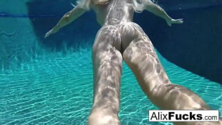 Sex kittens Alix Lynx & Cherie Deville lick one another