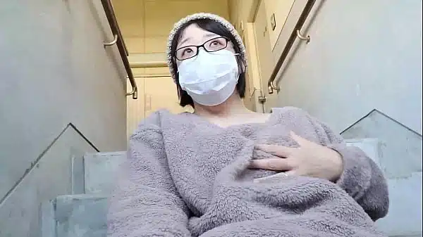 A married woman gets excited by outdoor masturbation：The full video is→https://www.xvideos.red/channels/aika-frau