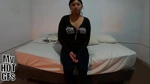 Apenas tiene 18 y ya está lista para coger!