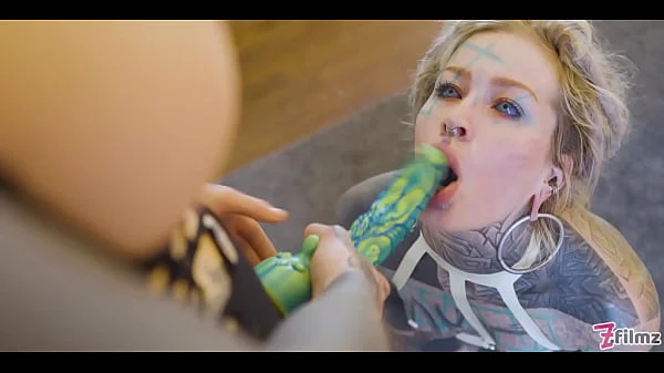 Burlesque Beauty’s Big Boobs and Strap-on Anal