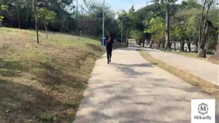 Casadinha safada, diz que vai correr e fode com amante do parque. Novinha safada, encontra o Tony Tigrão na praça e leva uma surra de rola do pauzudo.