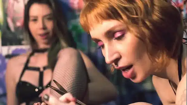 Cute feet on a Huge Dildo will make you cum