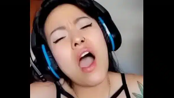 I TOUCH MYSELF WHILE WATCHING PORN HERE ON XVIDEOS SQUIRT OF PLEASURE!