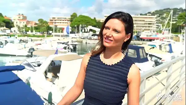 Jade, belle milf aux gros seins, souhaite une baise torride