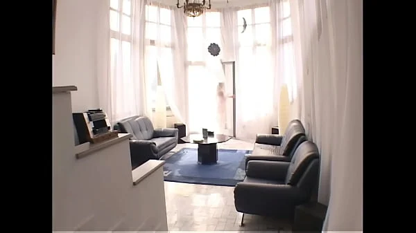 Liz and Valentina enjoy a double penetration in group sex (HD scene)