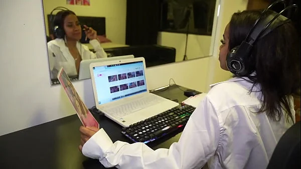 Secretaria gostosa fode com o patrão sem camisinha