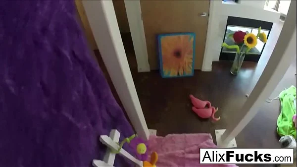 Surreal Swing solo with Alix Lynx in her daisy dukes!