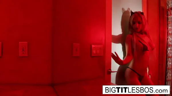 Sex kittens Alix Lynx & Cherie Deville lick one another