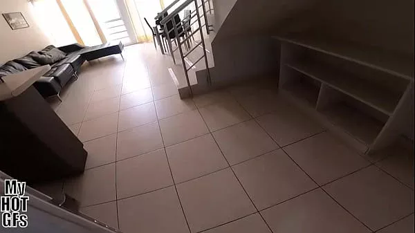 Tiktoker va a la casa de su novio y termina follando con él en vivo.