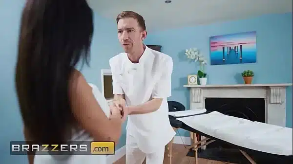 BRAZZERS – Maid Alice Hernandez Serves Alyssia Kent’s Pussy When Masseur Danny Arrives & Joins For A 3some