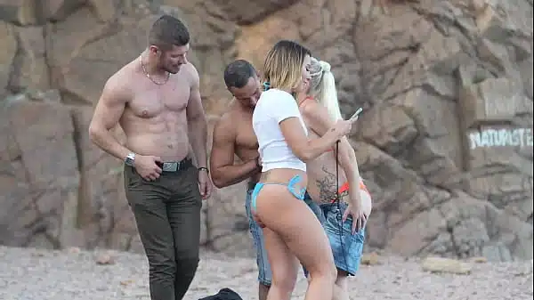 Les bus des libertins # 3 – Baise sur la plage sans complexe