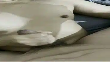 POV asian couple handjob cumshot ชักให้แฟนแตกบนตัวน้ําอย่างเยอะ