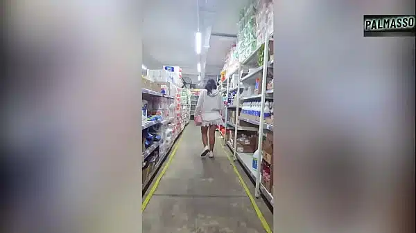 Tenía ganas de tomar algo y me dejaron plantada, pero un desconocido me convence y me propone coger en su habitación a cambio de comprarme un trago.