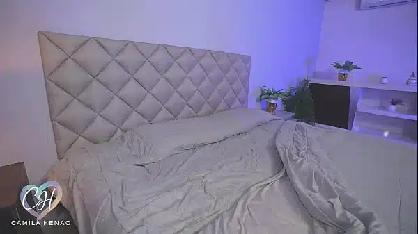 Un prisionero fugado bien guapo me despierta y me folla sin piedad!