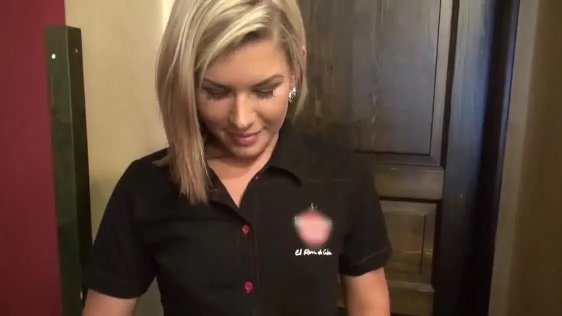 Publick Pickups – Rihanna Samuel – Barmaid Got Laid – Mofos