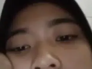 VCS Perawan Cantik Pamer Memek Pesingnya