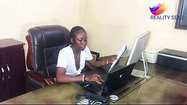 A BUSY DAY AT THE OFFICE NEED A GOOD DELIVERY GUY’S DICK