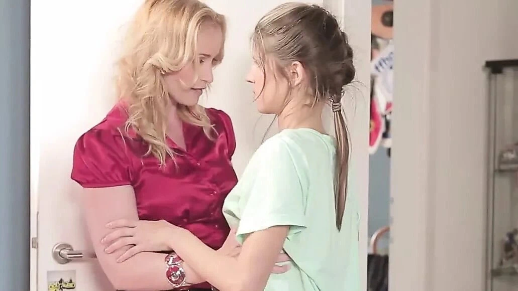 Babes – Step Mom Lessons – Leny Ewil, Gina Gerson, Kathia No