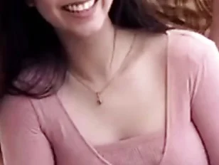 Bini Mikha sarap lamasin boobs